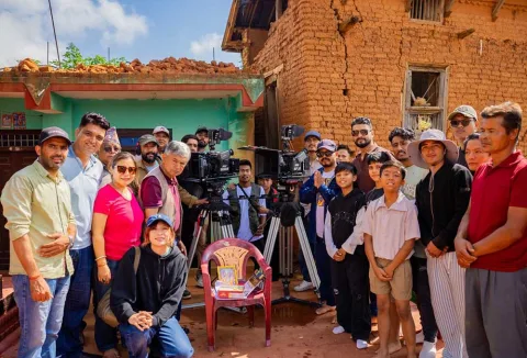 तराईका जिल्लाहरूमा बाक्लो हुस्सुसँगै चिसो बढ्यो, स्थानीय तहद्वारा सार्वजनिक चोकमा दाउरा वितरण