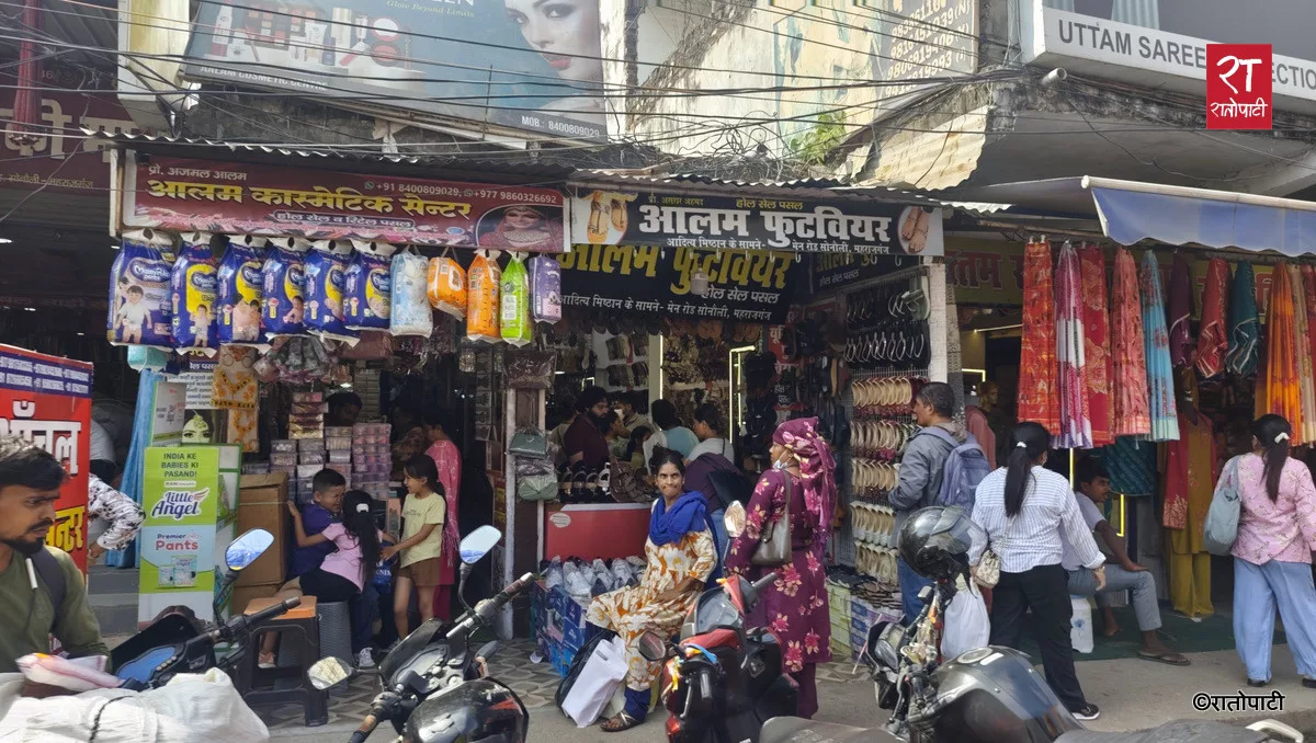 दसैँको किनमेल गर्न सुनौली बजारमा भिड, तस्बिरहरू